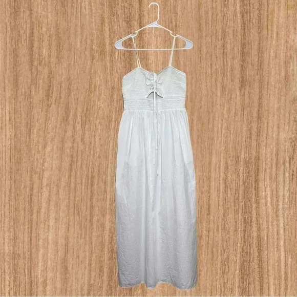 Medium Universal Threads Smocked Cut-Out Maxi Sundress Dress - Picture 4 of 9